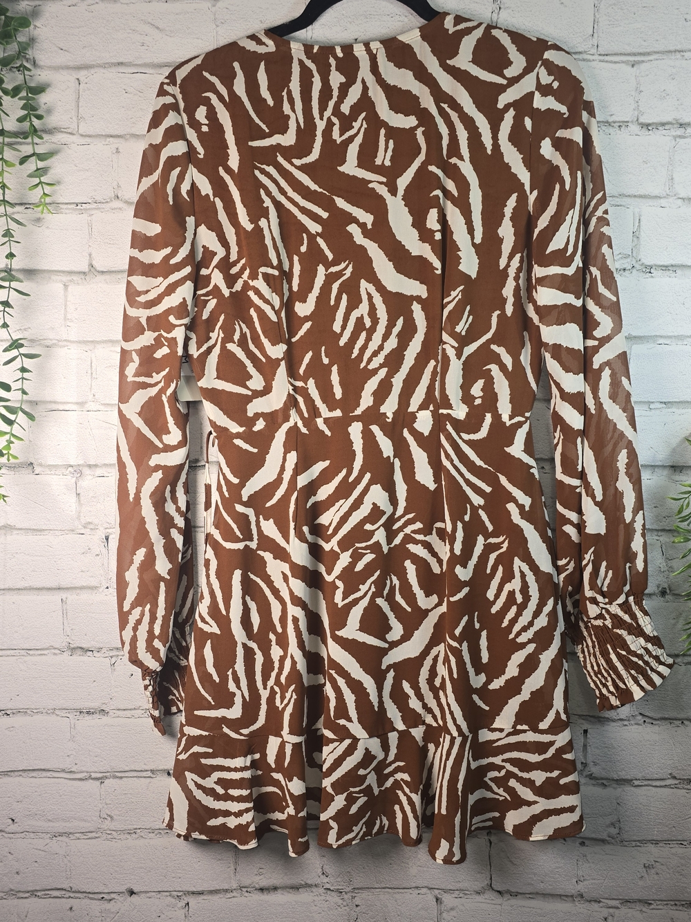 C'ISA ZEBRA FAUX WRAP MINI DRESS RUFFLES LONG SLEEVE V NECK SMOCKED CUFF M NWT - Picture 10 of 11